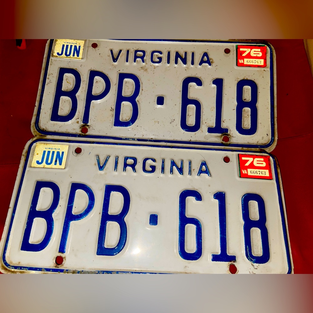 Virginia Vintage 1976 License Plates. Set of 2. BPB-618